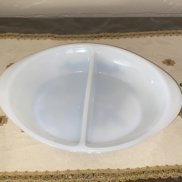 USA GLASBAKE MILK GLASS WHITE BLUE FLOWER CASSEROLE DISH BAKEWARE NEW J-239/8 - Picture 3 of 11